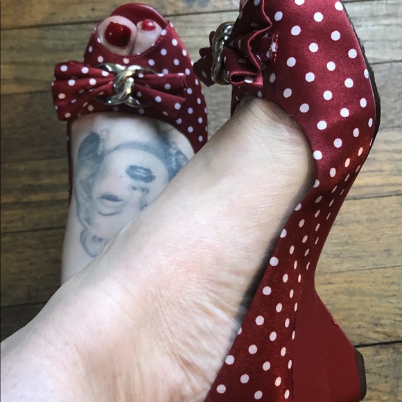 Beautiful red polkadot pinup shoes size 8 - Picture 4 of 8